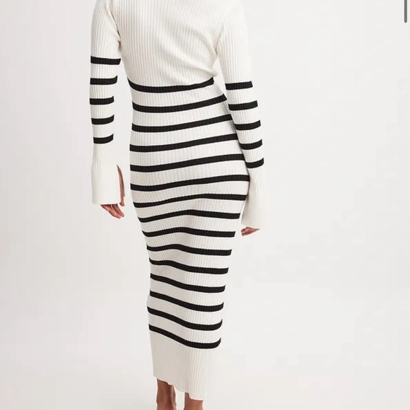 *BRAND NEW* NA-KD Striped Rib Knitted Trumpet Sleeve Dress in Black/White Stripe - Picture 3 of 7